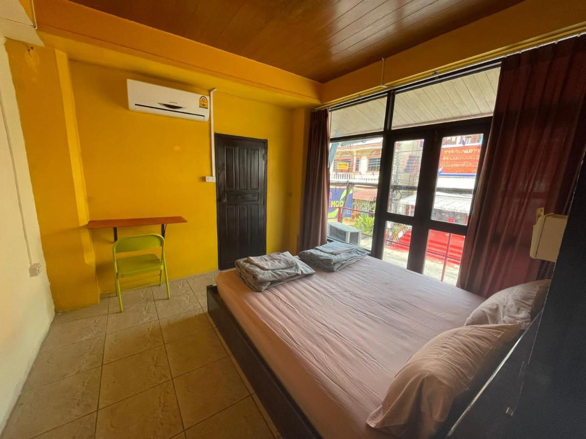Over The Moon Hostel Ban Houayxay Exterior photo