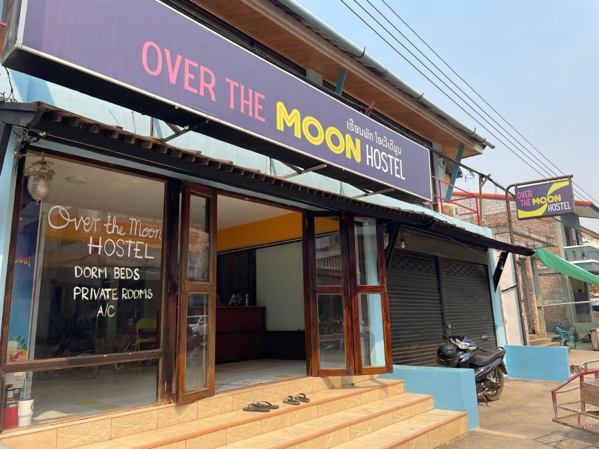 Over The Moon Hostel Ban Houayxay Exterior photo