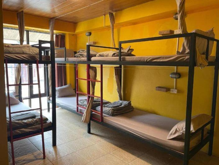 Over The Moon Hostel Ban Houayxay Exterior photo
